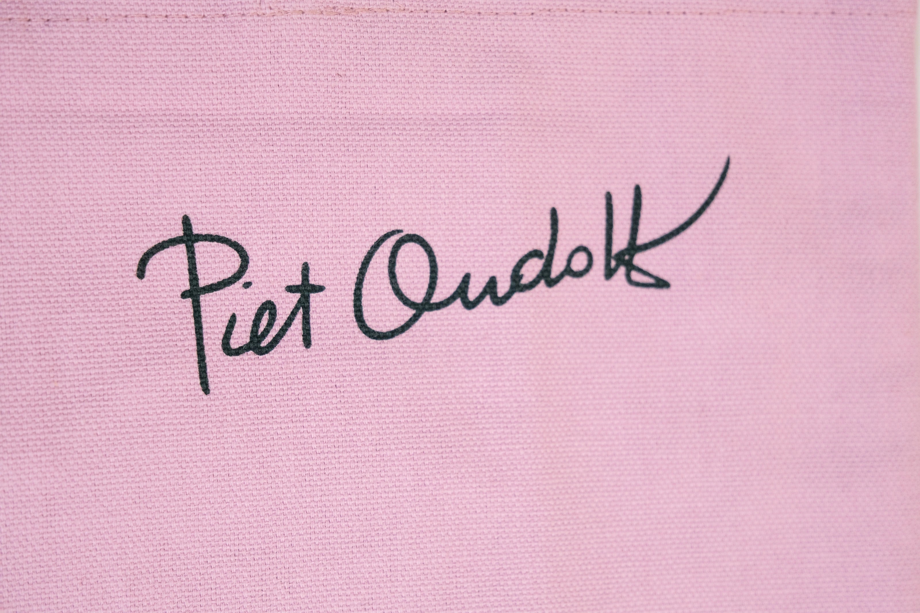Piet Oudolf Quote Tote in Aster—closeup of Piet Oudolf's signature.