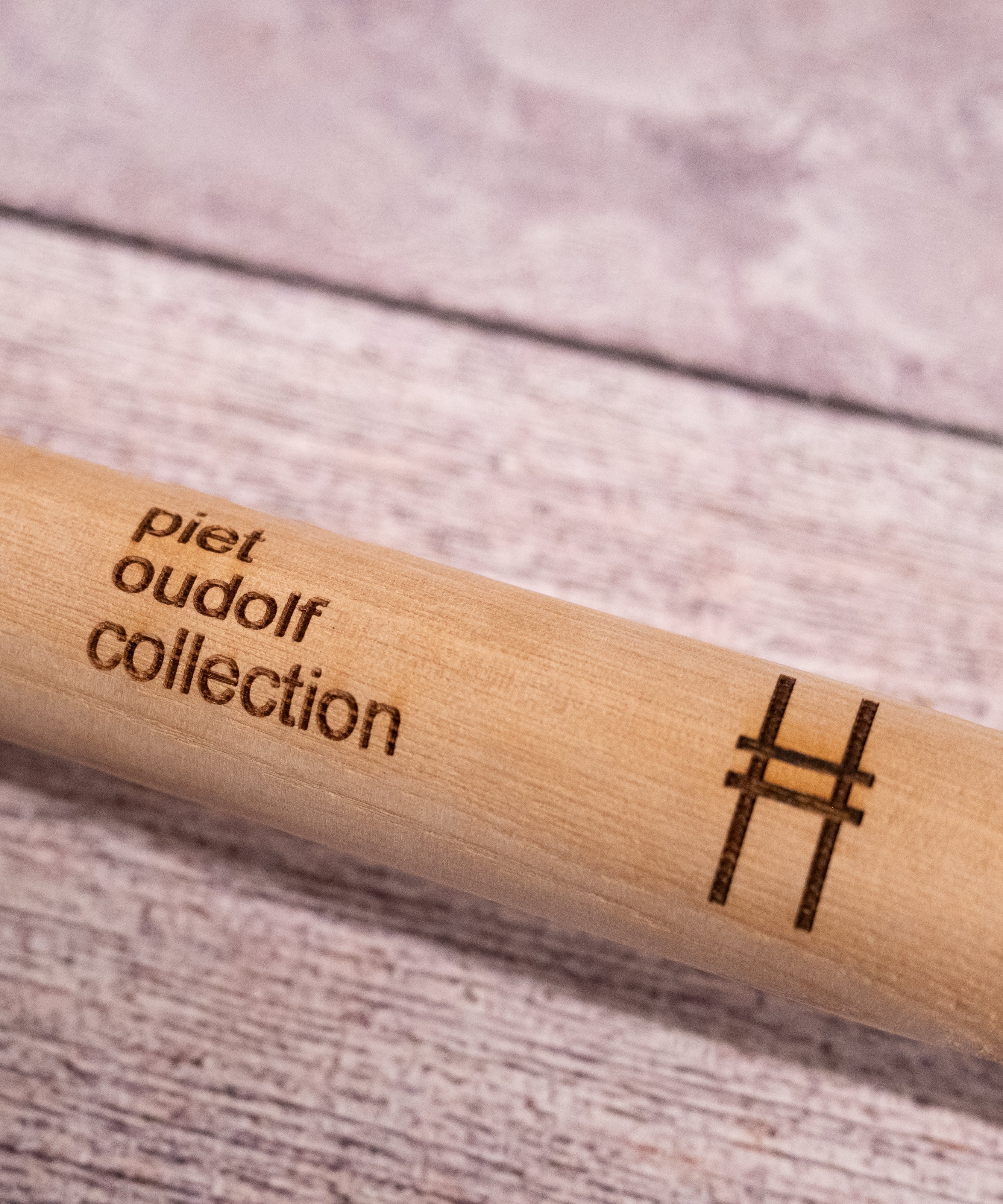 Ash handle of the Sneeboer Handspade, closeup of the embossed "Piet Oudolf collection" and High Line railroad-track "H" icon.